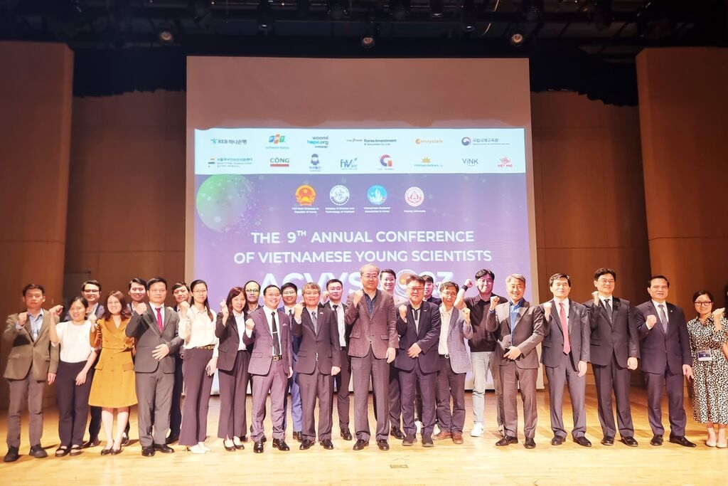 2023年第九次越南青年科学家研讨会代表合影。