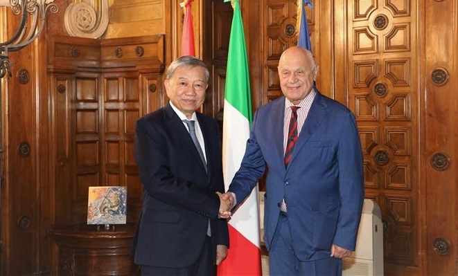 越南公安部长苏林与意大利司法部长卡洛·诺尔迪奥。