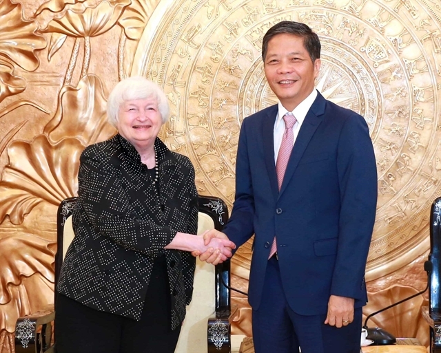 越共中央政治局委员、中央经济部部长陈俊英与美国财政部长珍妮特·耶伦。