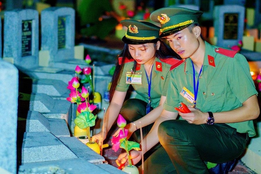 越南党、国家和人民一向尊重和感恩伤残军人和烈士。