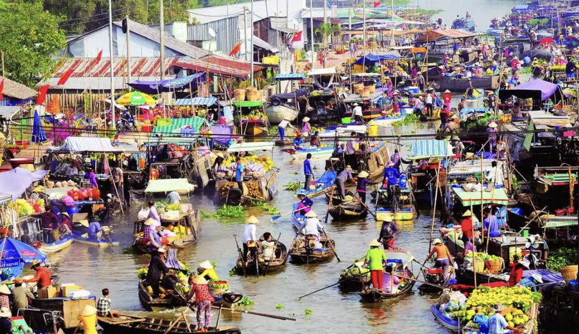 每年，芹苴市丐冷（Cai Rang）人民委员会都举行“丐冷水上集市文化旅游日”活动。
