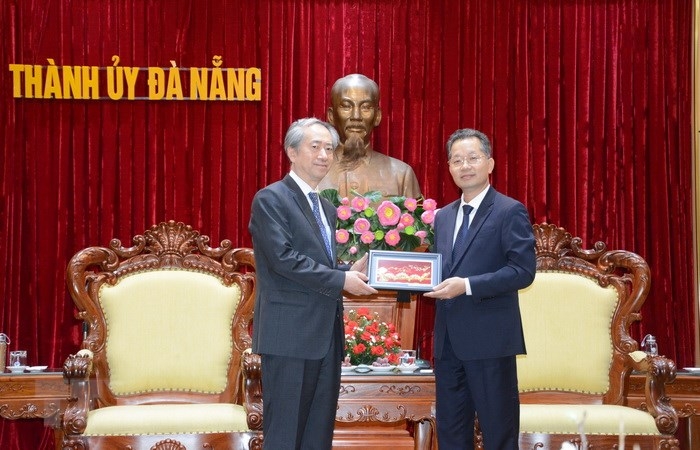 7月20日下午，岘港市市委书记阮文广会见了中国驻越南大使馆大使熊波。