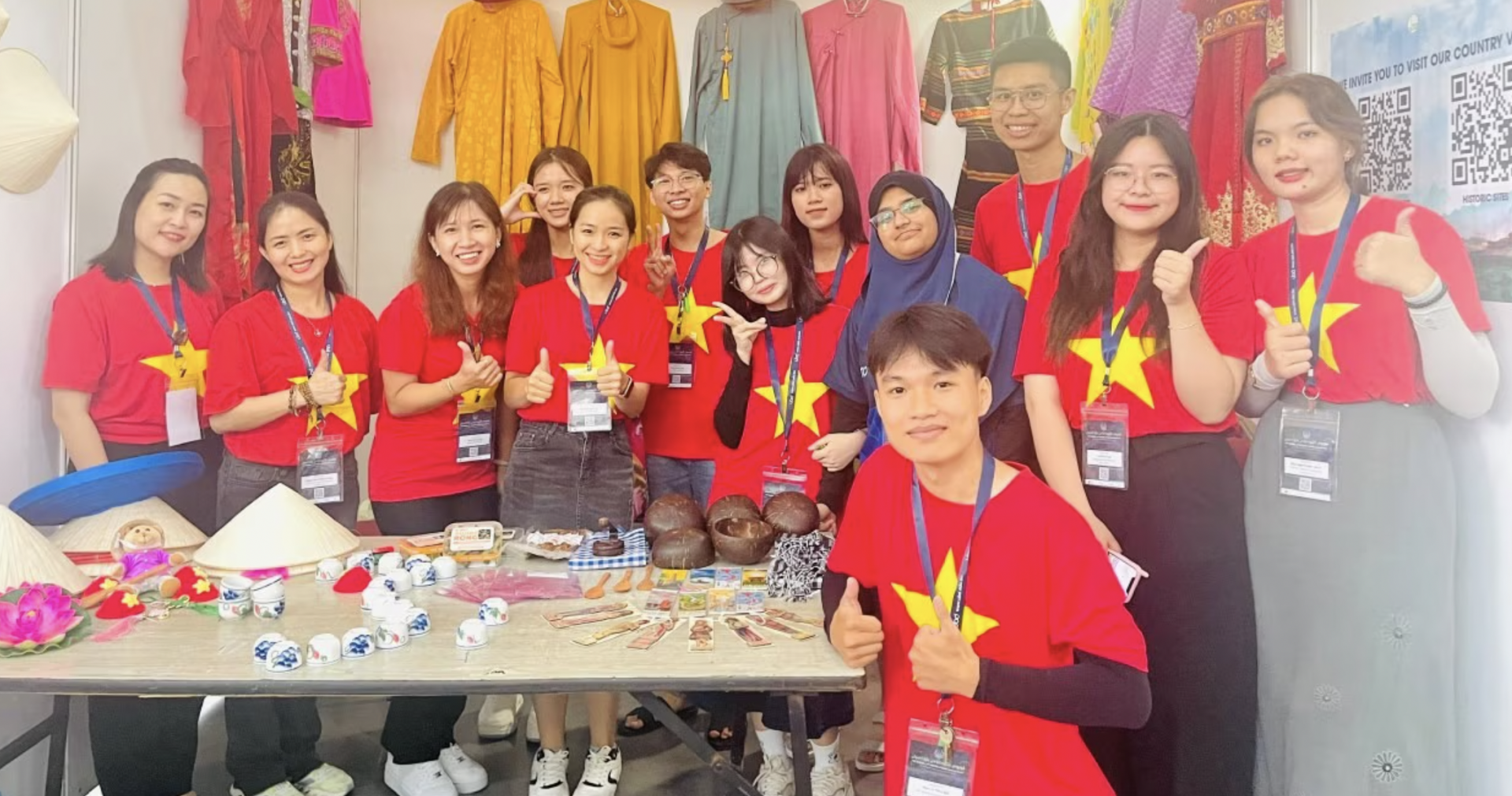越南形象在东盟青年文化论坛上闪耀。