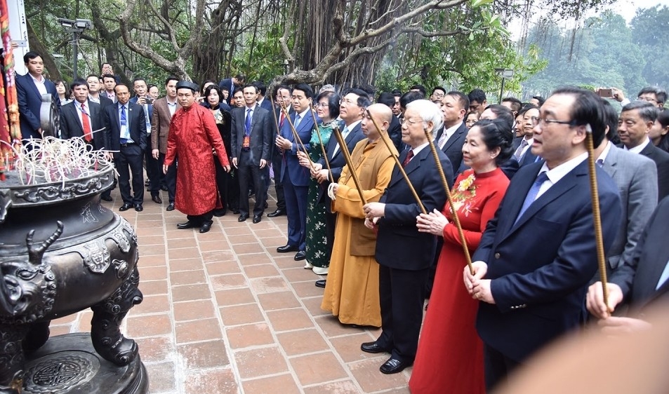 总书记、国家主席阮富仲与海外越南人参加2019年祖国之春活动。