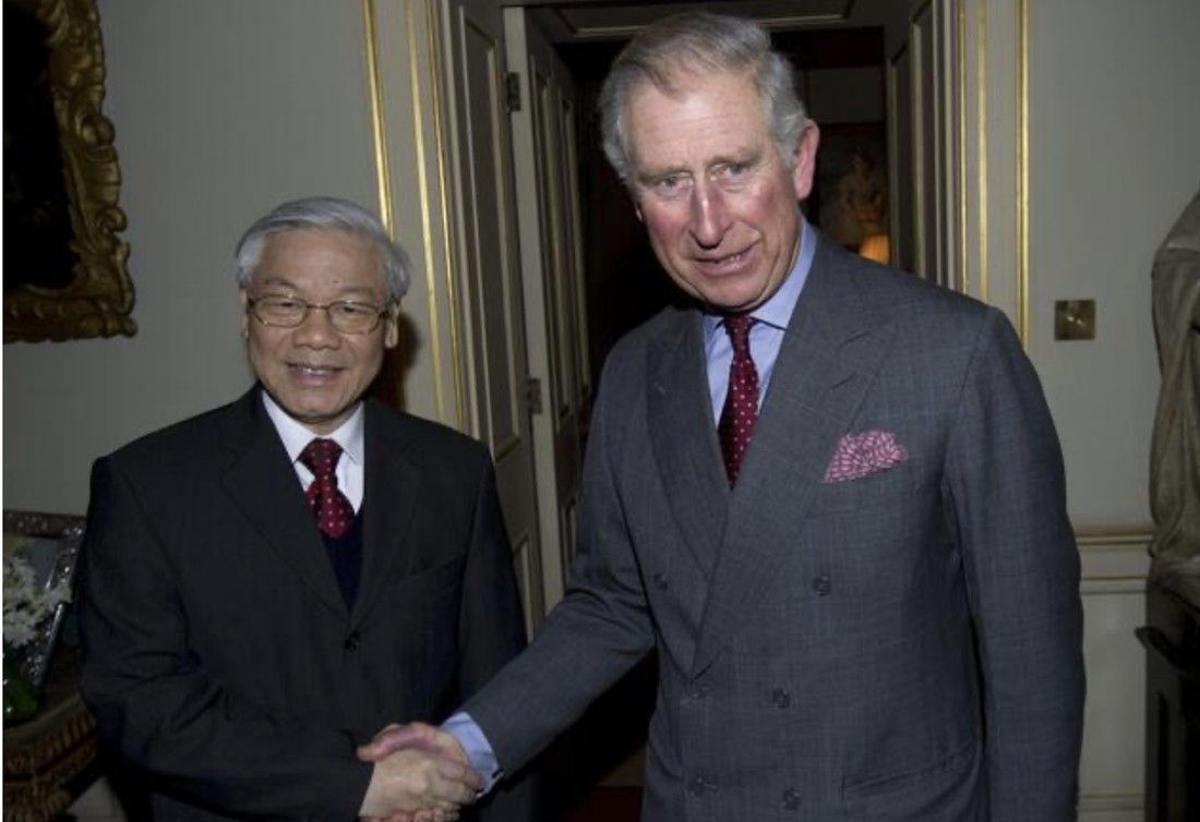 越共中央总书记阮富仲1月23日在伦敦克拉伦斯宫会见了英国王储查尔斯王子。