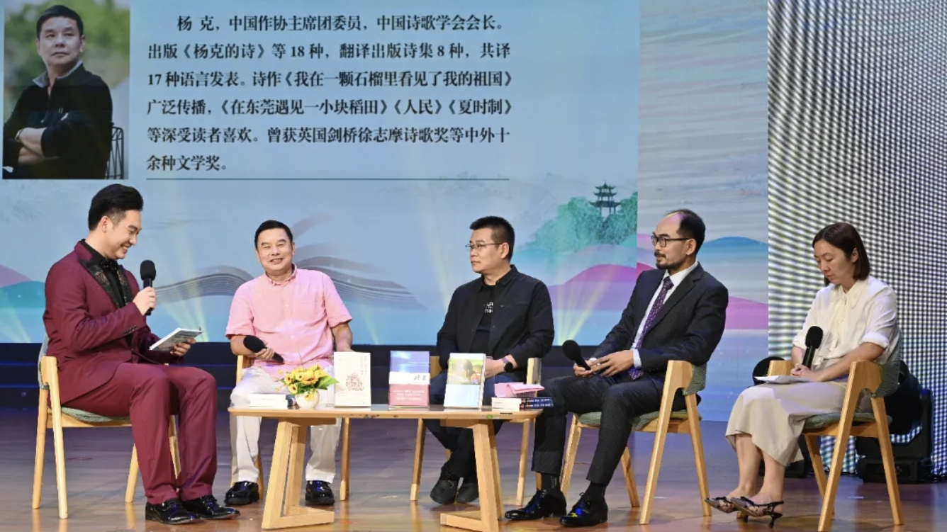 越南作家在中国推介文化书籍