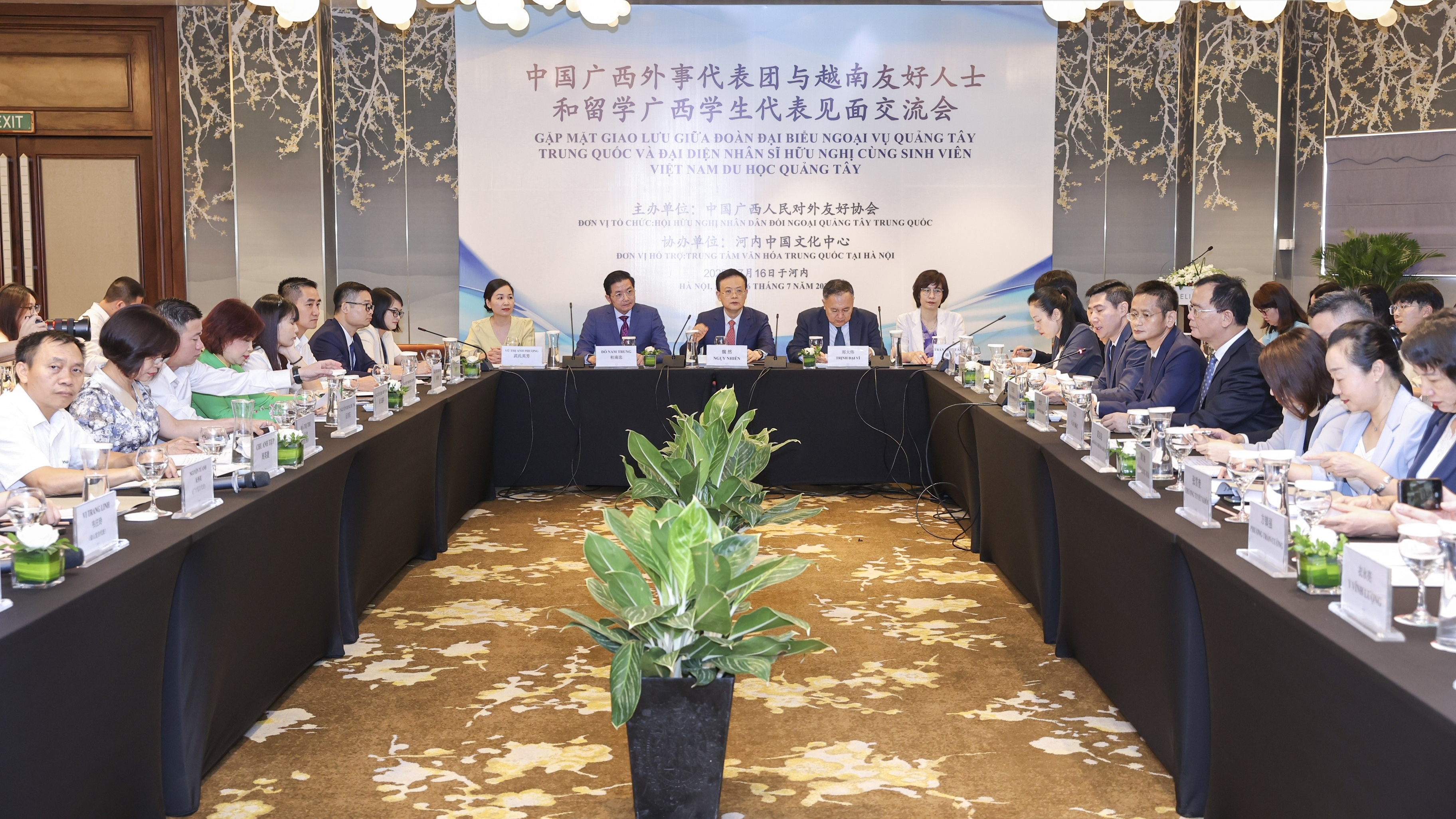 留学广西的越南学生为促进越中合作积极建言