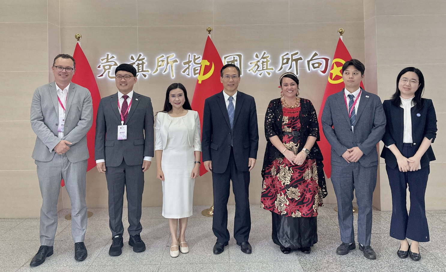 代表们合影