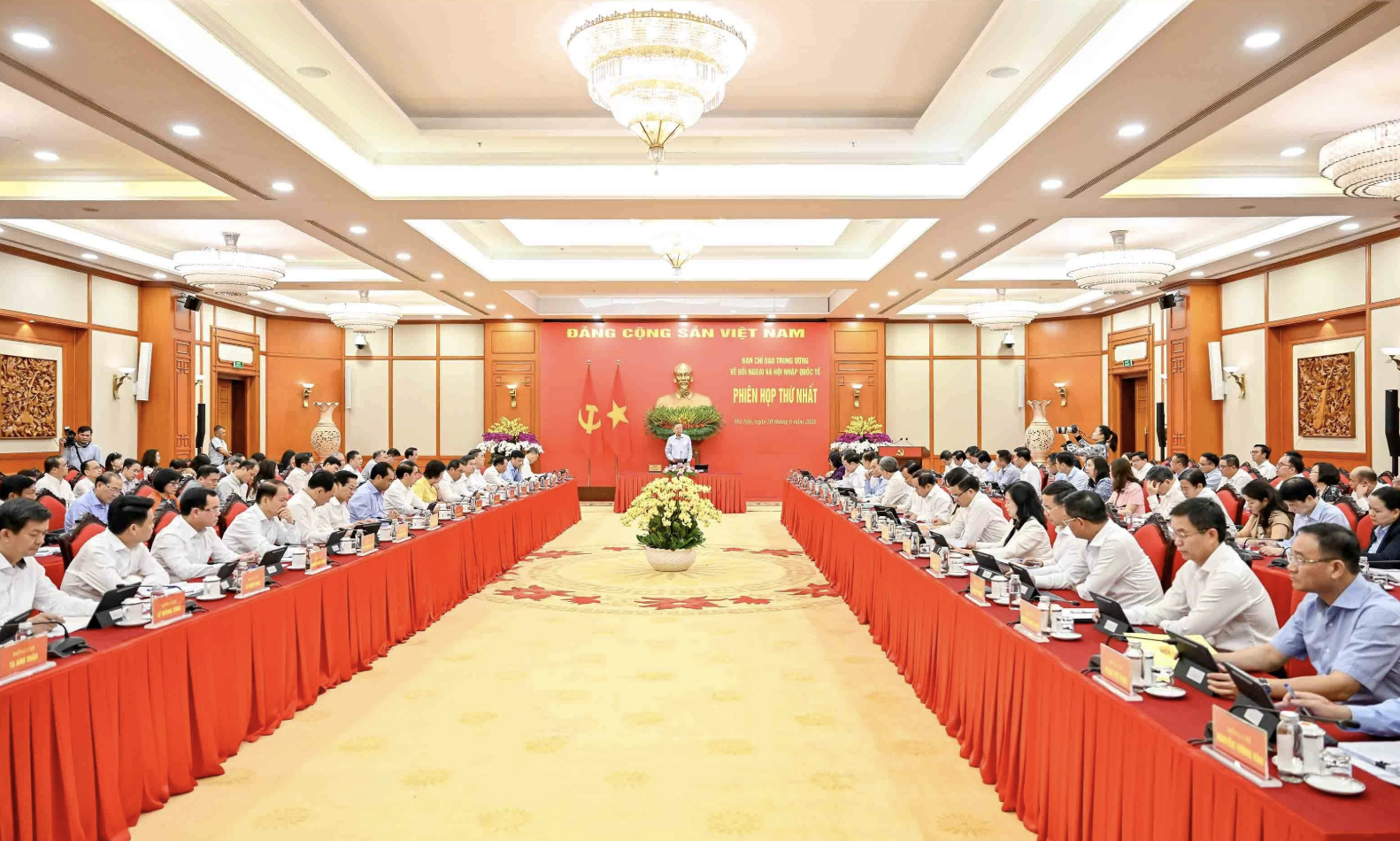 苏林总书记、国家主席主持中央对外工作与融入国际事务指导委员会第一次会议
