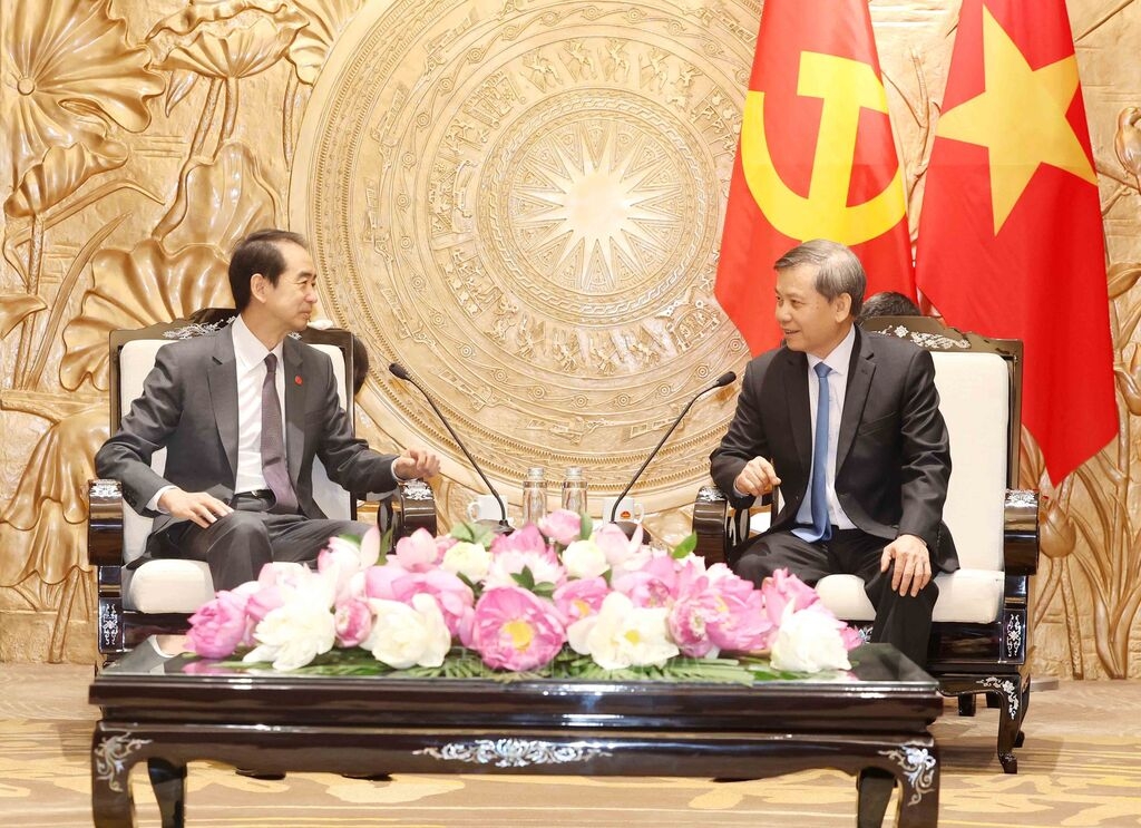 中央内政部部长黎明智会见中国驻越南大使何炜 中央内政部部长黎明智会见中国驻越南大使何炜