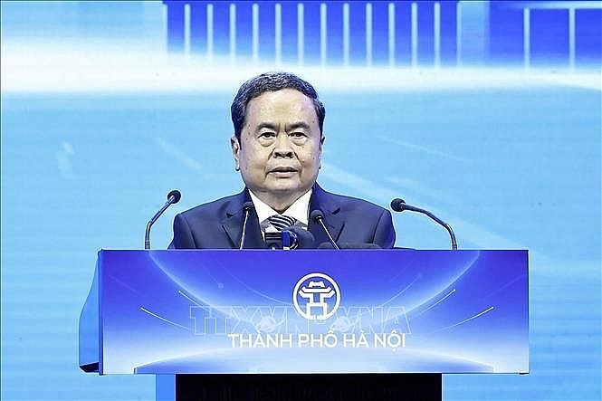 国会主席陈青敏发表指导性讲话。 国会主席陈青敏发表指导性讲话。
