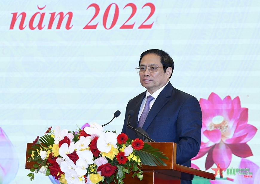 越南政府总理范明政在会议上发表讲话。
