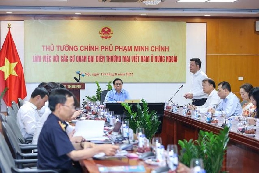 越南政府总理范明政主持会议。图自越通社