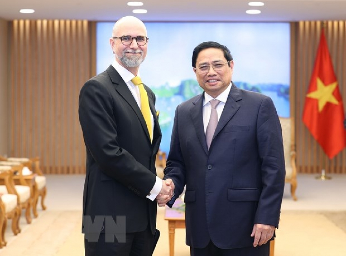 越南政府总理范明政会见加拿大驻越南大使肖恩·佩里·施泰尔。图自越通社