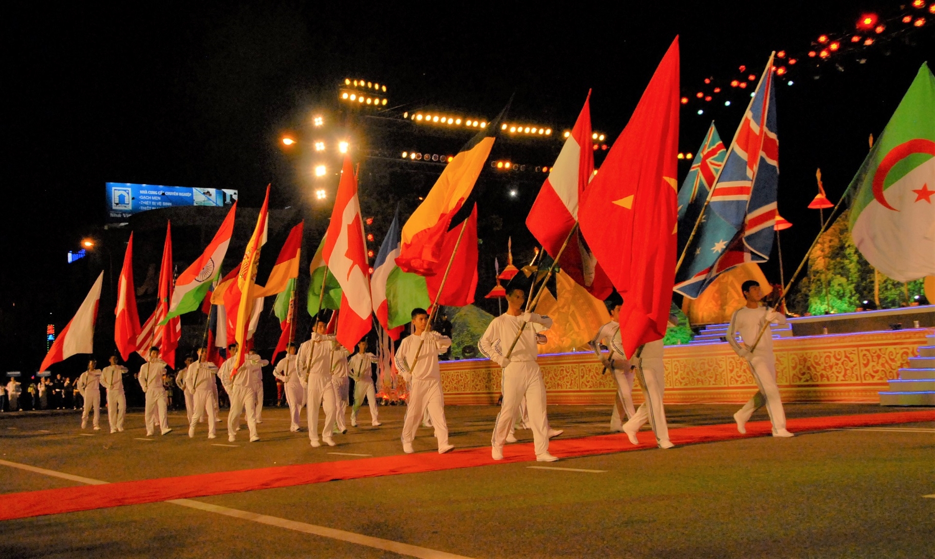第八届越南传统武术国际节吸引世界各国和地区的数千名武术爱好者的参与。