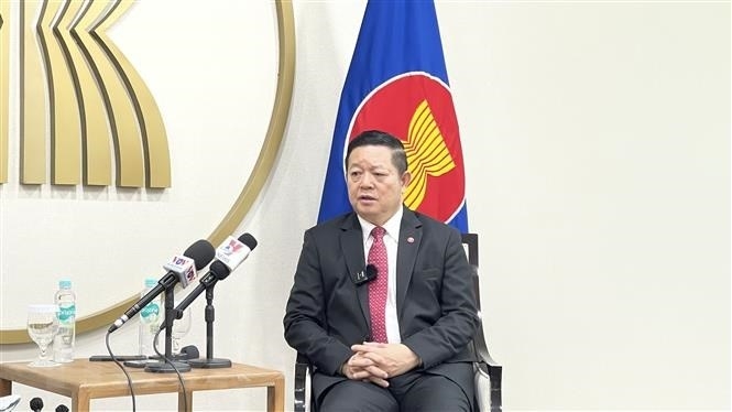 东盟秘书长高金洪接受记者采访。