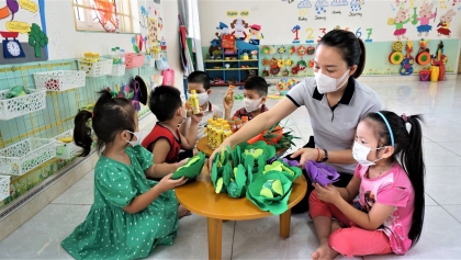 应更加关注幼师的教学和生活条件