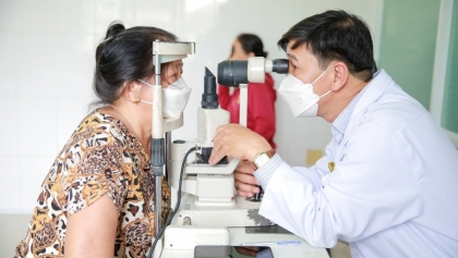 越南广南省：拨款超过1.67亿越南盾实施老年人眼保健项目