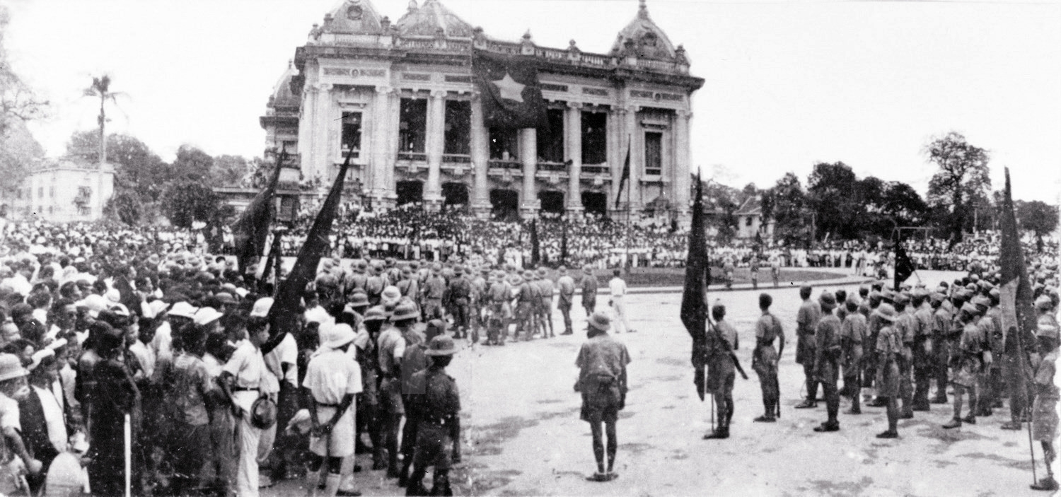 1945年8月19日，庆祝八月革命胜利。