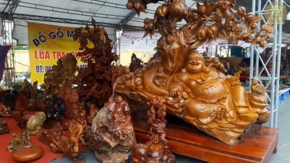 通过越南-东盟出口木器及木制工艺品博览会介绍越南产品