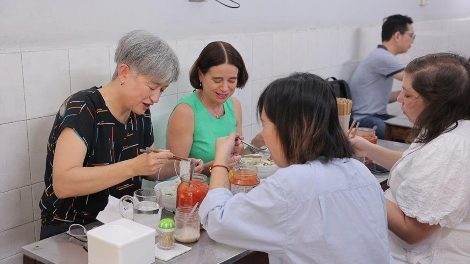 澳大利亚外交部长黄英贤与澳大利亚越南人会面,促进新的合作机会