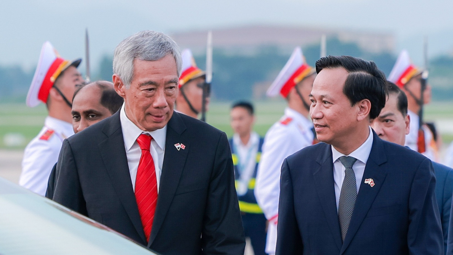 新加坡总理李显龙对越的访问圆满结束。