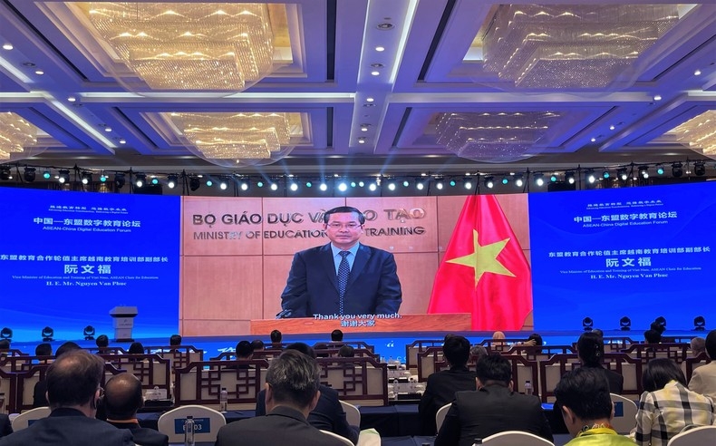 越南教育培训部副部长阮文福以录像方式出席中国—东盟数字教育论坛。