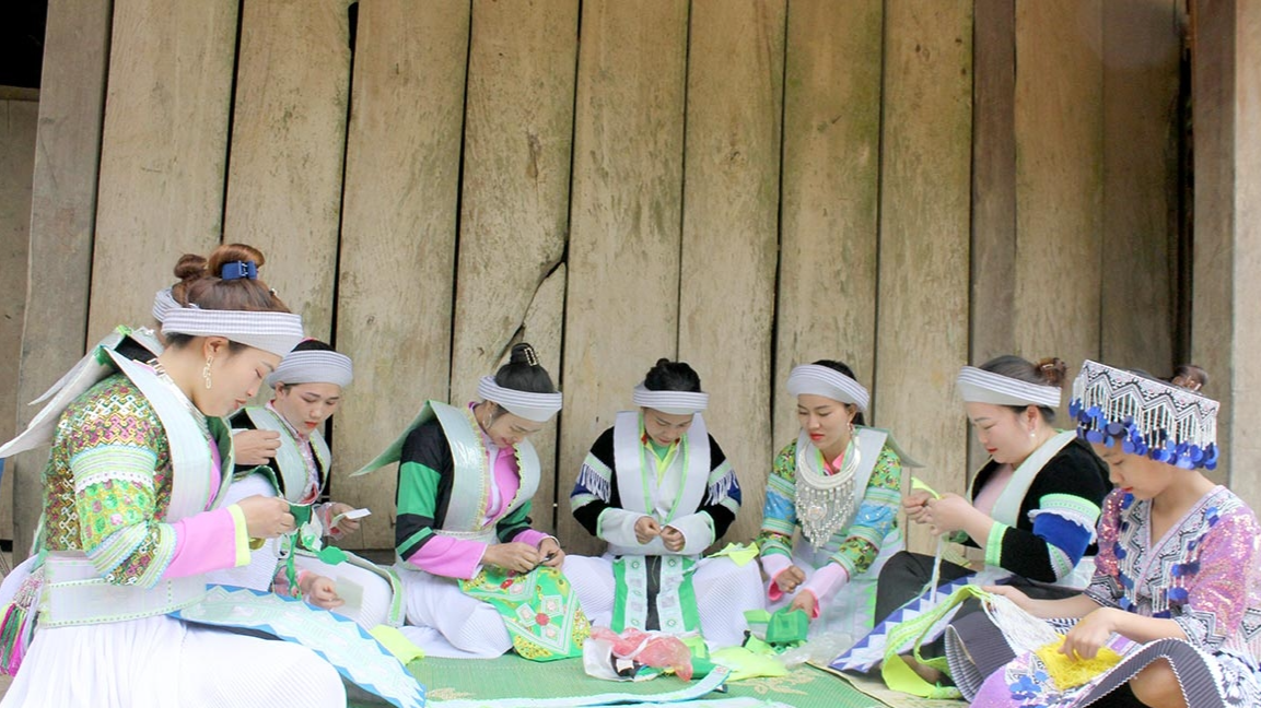 安山县建设乡赫蒙族传统文化保护俱乐部的一次活动。