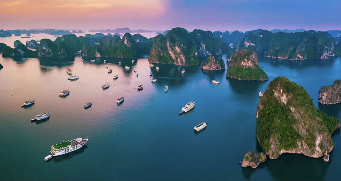 广宁省下龙湾美景。