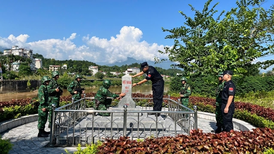 老街省与云南省配合进行边境和口岸的巡逻与管控