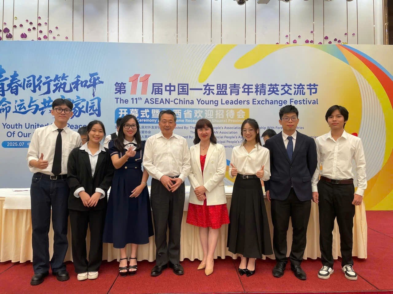 代表们合影