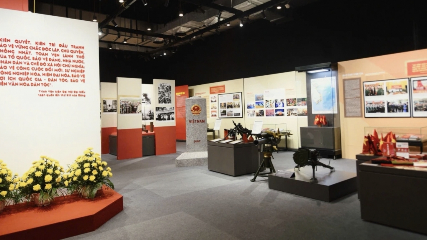通过‘恪守独立誓言’展览重现1945年的历史之秋
