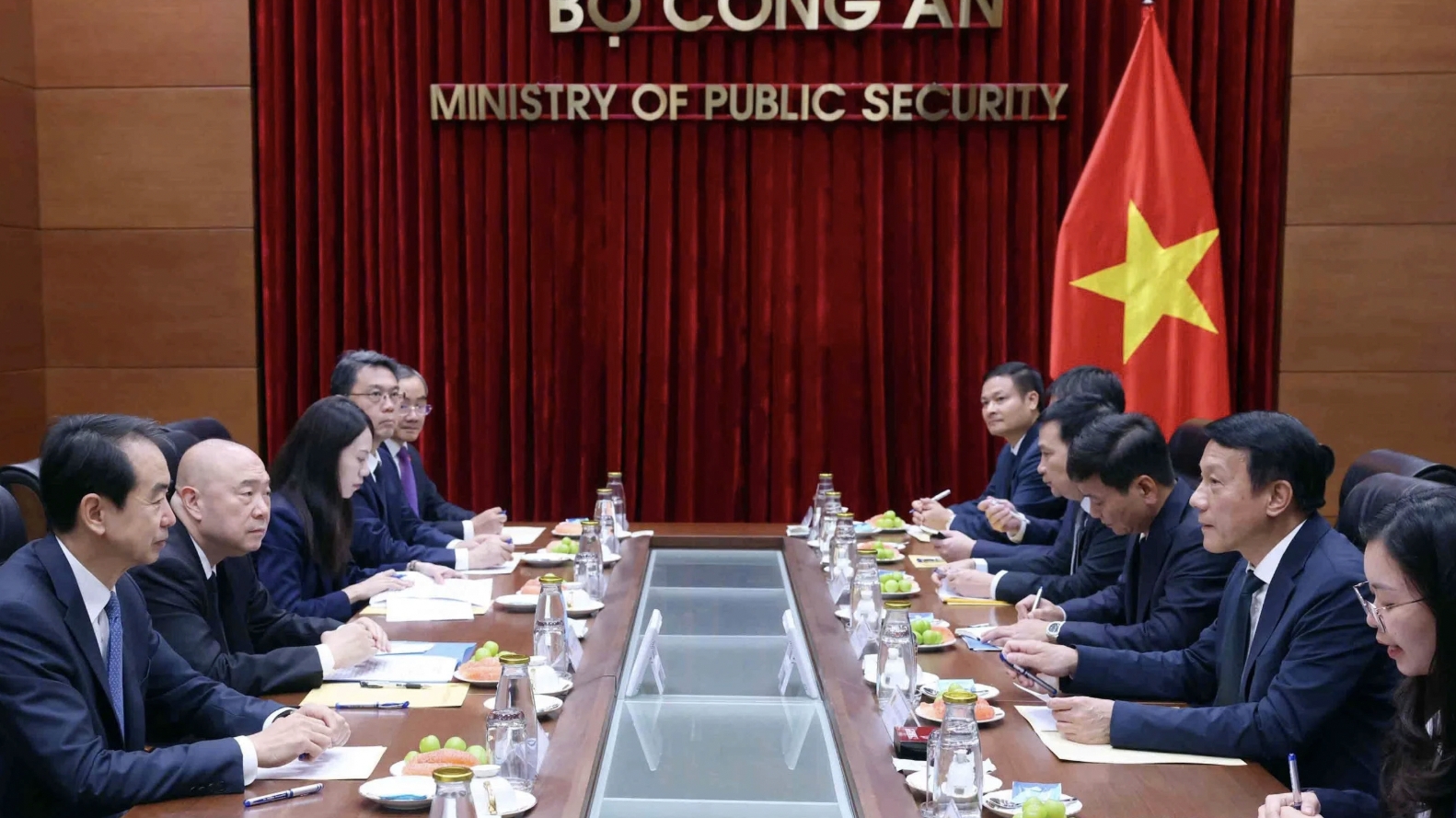 越中安全合作关系日益深化