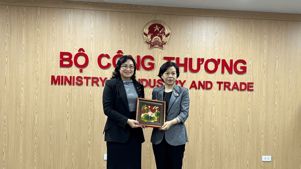 越南工贸部副部长潘氏胜会见中国河南省人民政府副省长一行并举行工作会谈