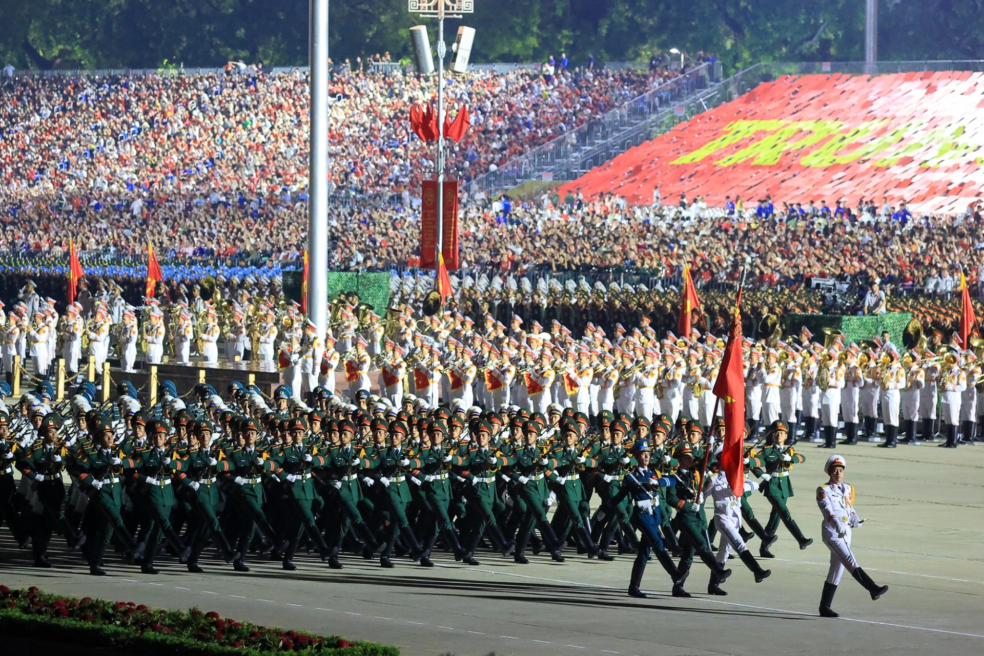 回顾80年征程：中国驻越大使何伟赞誉越南成就与发展道路