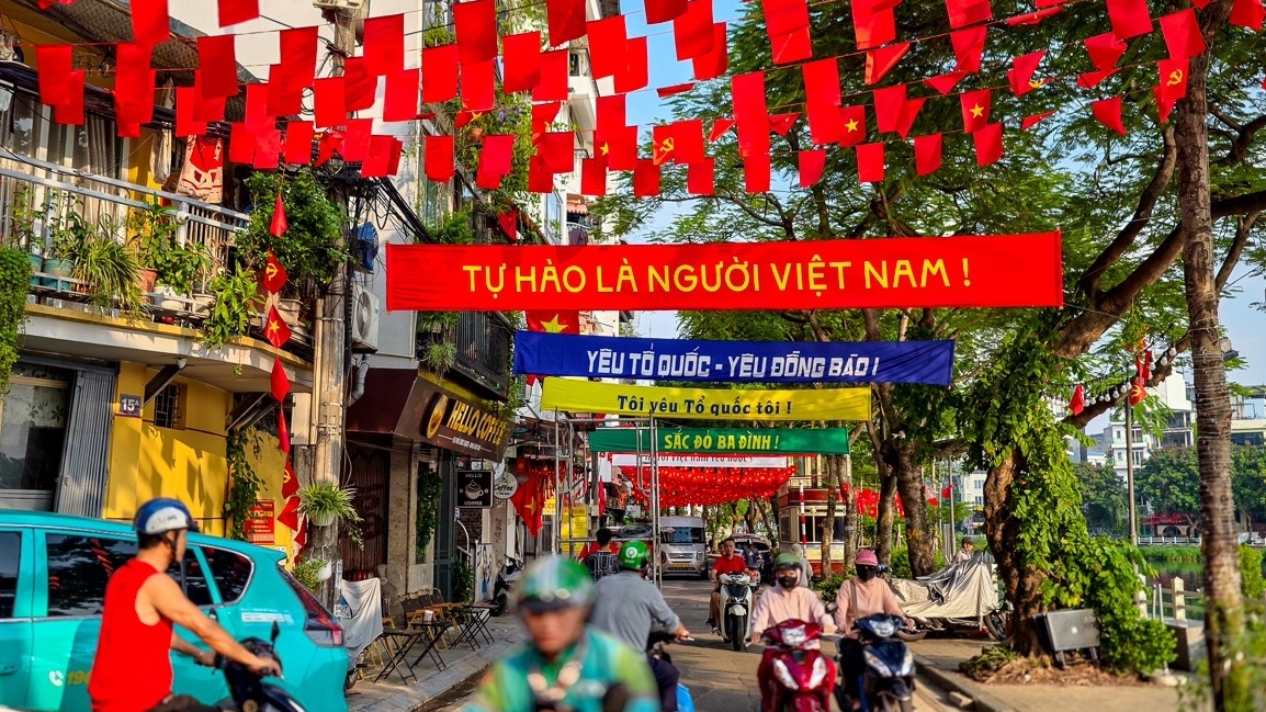 白俄罗斯友好协会、世界自然基金会越南分会祝贺越南国庆80周年