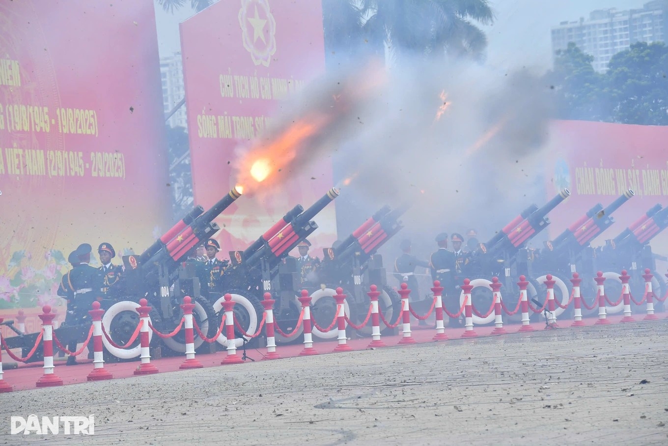 越南国庆80周年：阅兵游行国家级总彩排在河内巴亭广场举行