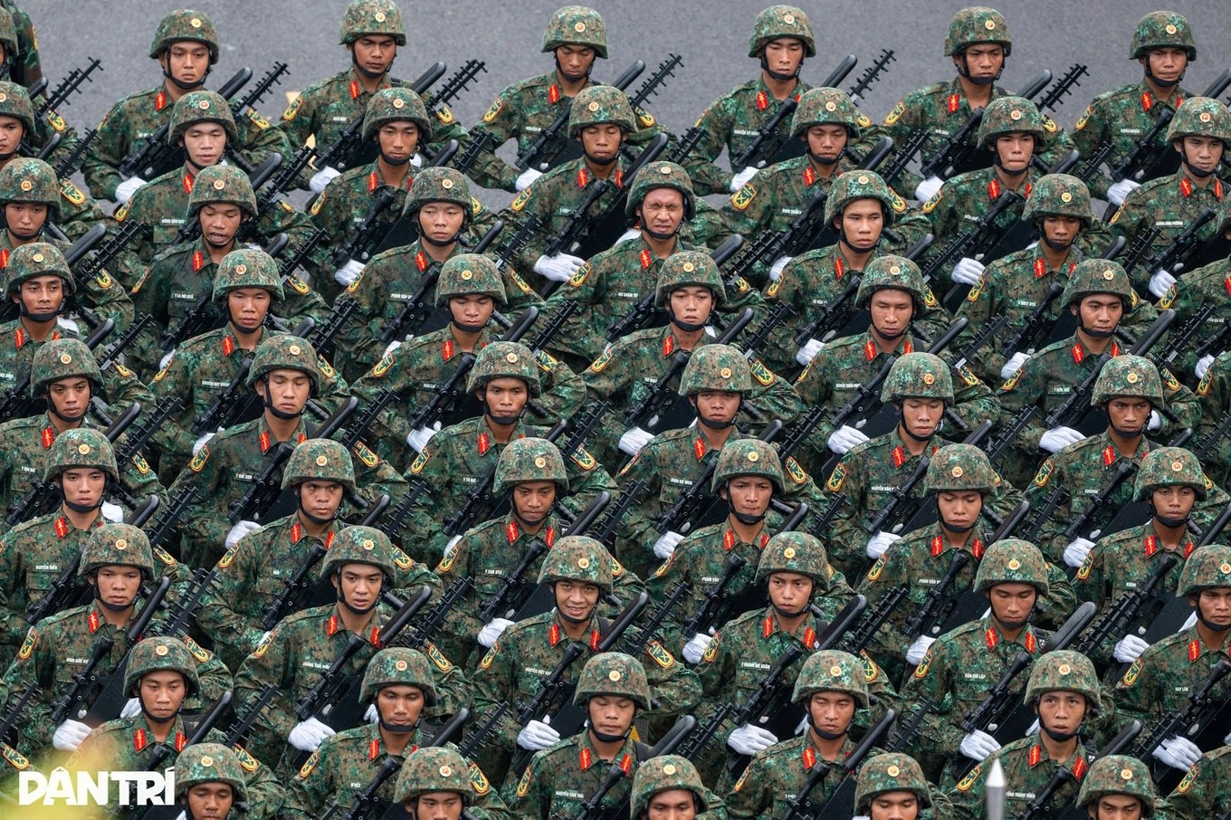 越南国庆80周年：阅兵游行国家级总彩排在河内巴亭广场举行