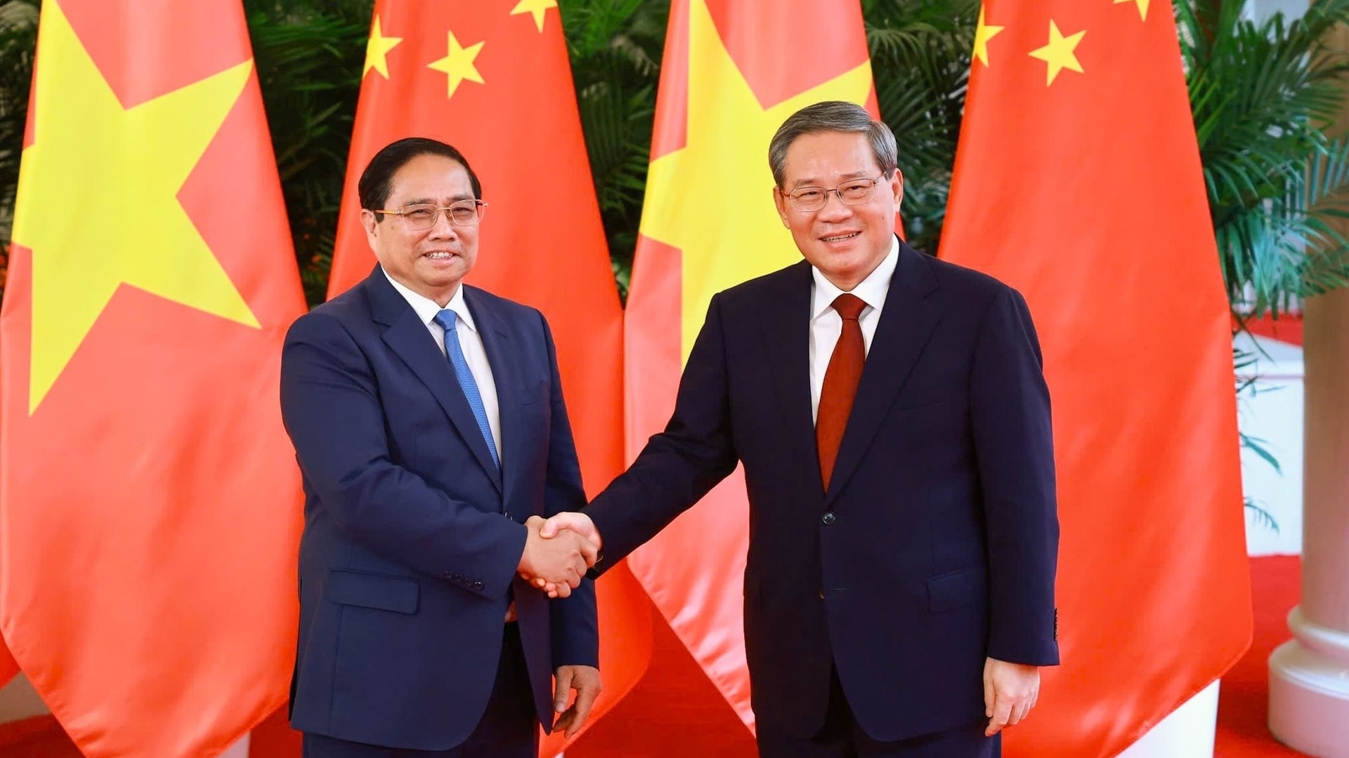 越南政府总理范明政启程赴中国出席上海合作组织峰会并进行工作访问