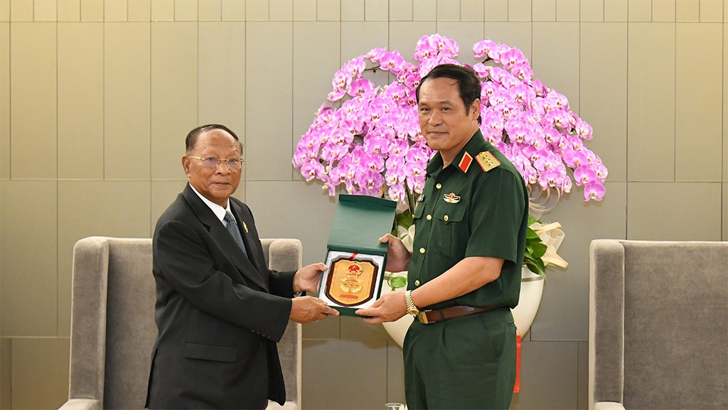 柬埔寨国会主席韩桑林访问Viettel集团。daibieunhandan.vn图自
