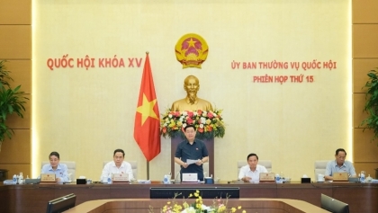 越南国会常委会第十五次会议在河内开幕