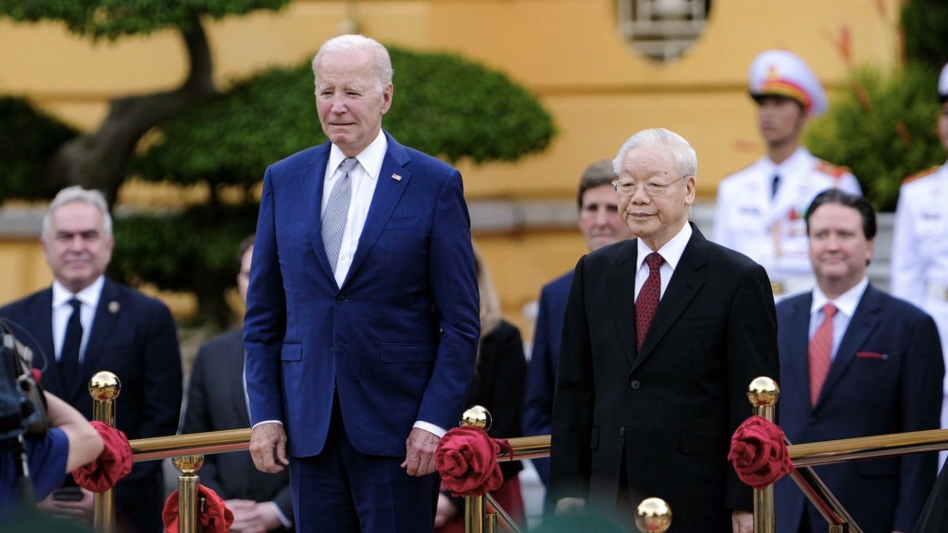 美国总统乔·拜登抵达河内对越南进行国事访问