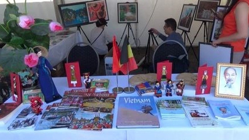 越南在比利时年度Manifesta节期间推广文化
