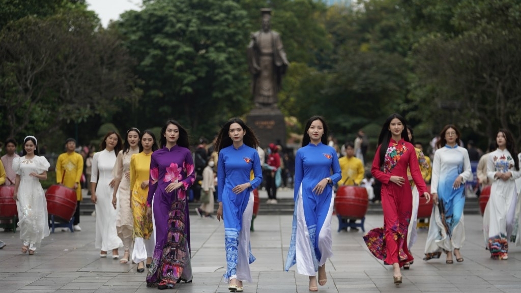 保护和弘扬越南传统奥黛的文化形象