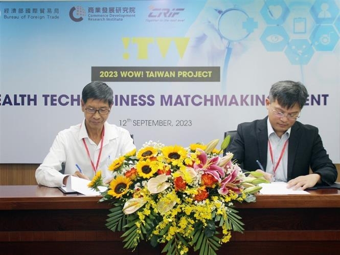 越南企业与台湾（中国）企业签署合作谅解备忘录。
