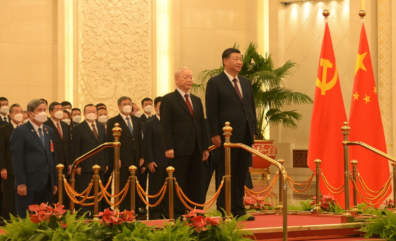 2022年10月31日下午，越共中央总书记阮富仲和越南高级代表团正式欢迎仪式按照对国家元首的最高礼遇在中国首都北京人民大会堂隆重举行。