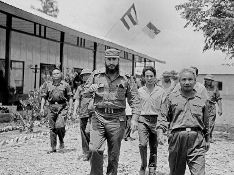 1973年9月15日，古巴领袖菲德尔•卡斯特罗访问广治省越南南方解放区。