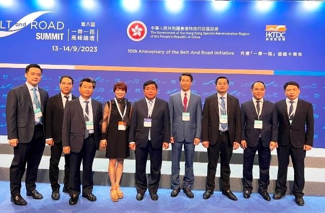 越南计划与投资部部长阮志勇和越南工作代表团。
