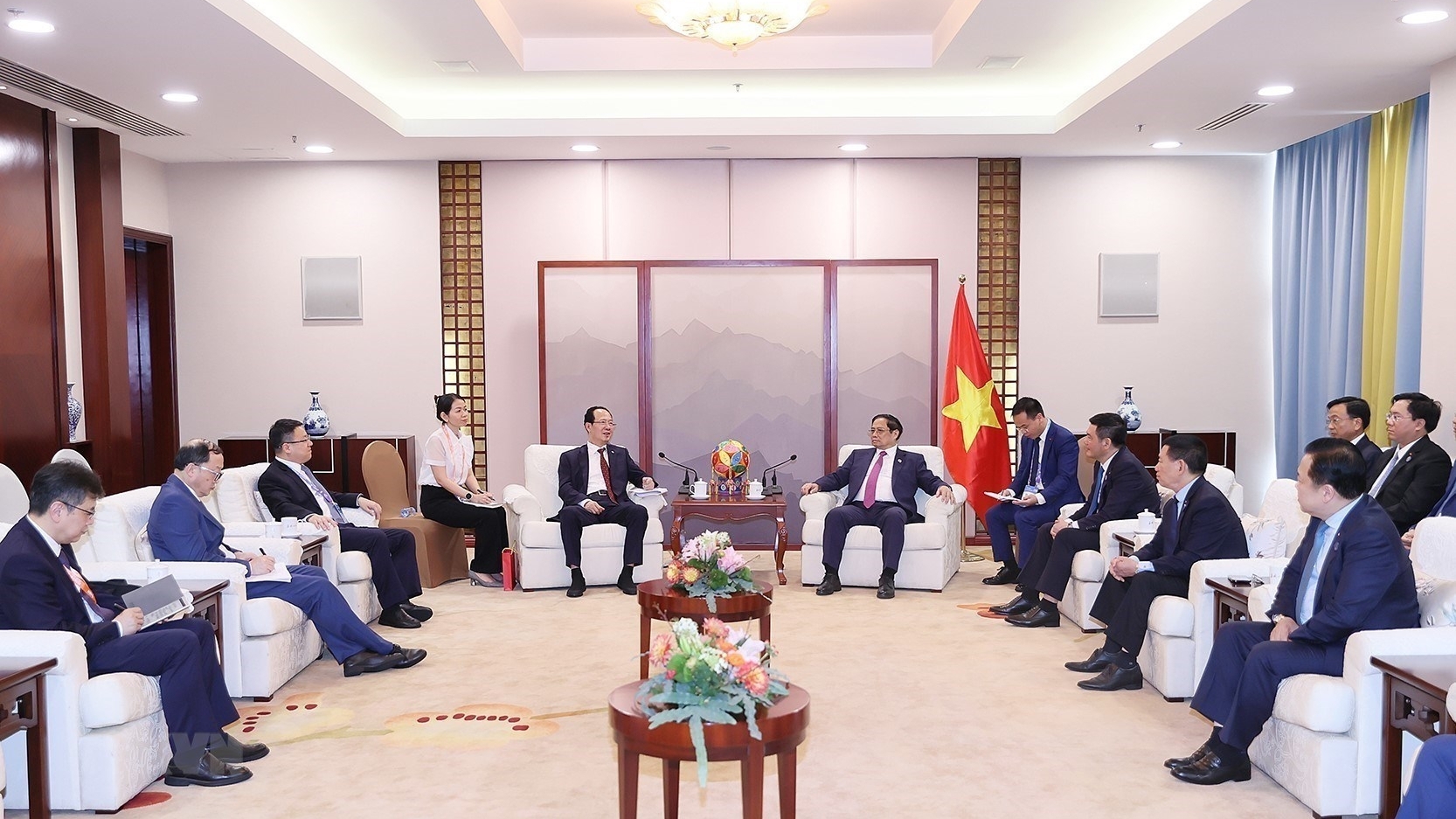 越南政府总理范明政会见中国领先集团的领导