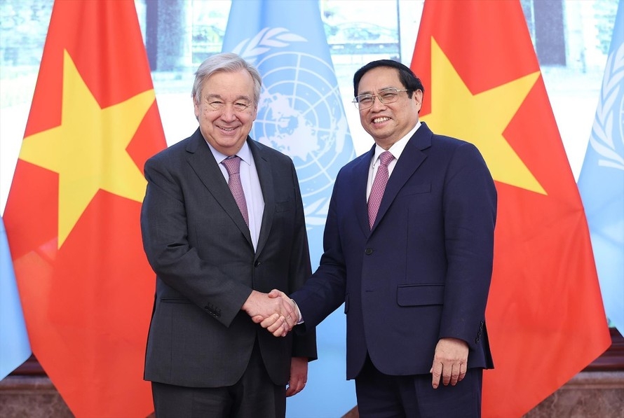 于2022年10月对越南进行正式访问期间越南总理范明正与联合国秘书长安东尼奥·古特雷斯。